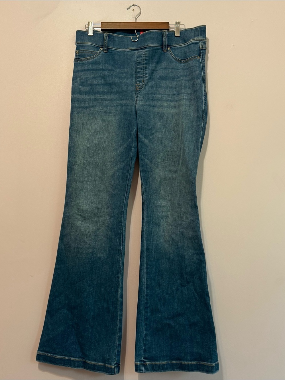 SPANX Pull On Stretch Flare Leg Jeans Medium Wash Size XL EUC 32 inseam